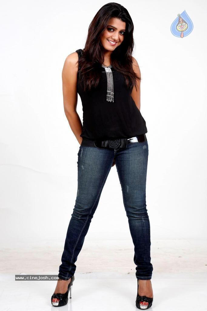 Tashu Kaushik Hot Stills - 5 / 65 photos