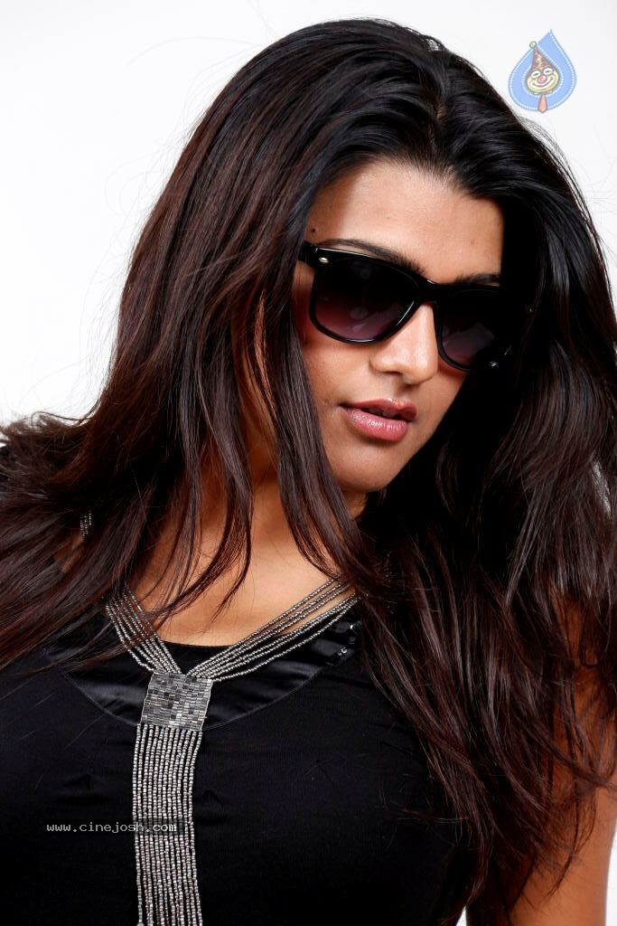 Tashu Kaushik Hot Stills - 6 / 65 photos