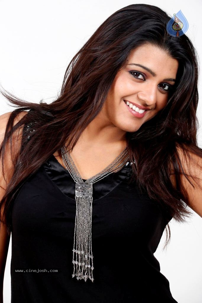 Tashu Kaushik Hot Stills - 39 / 65 photos