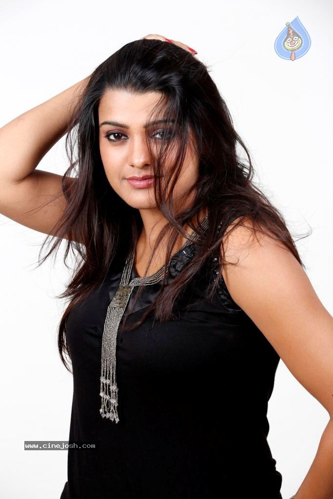 Tashu Kaushik Hot Stills - 44 / 65 photos