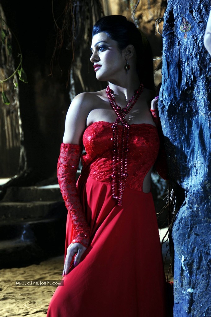 Tashu Kaushik New Spicy Gallery - 10 / 51 photos