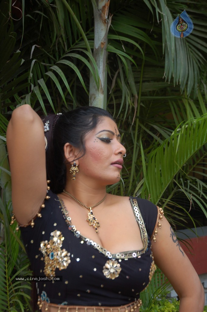 Taslima Sheik Spicy Stills - 14 / 97 photos