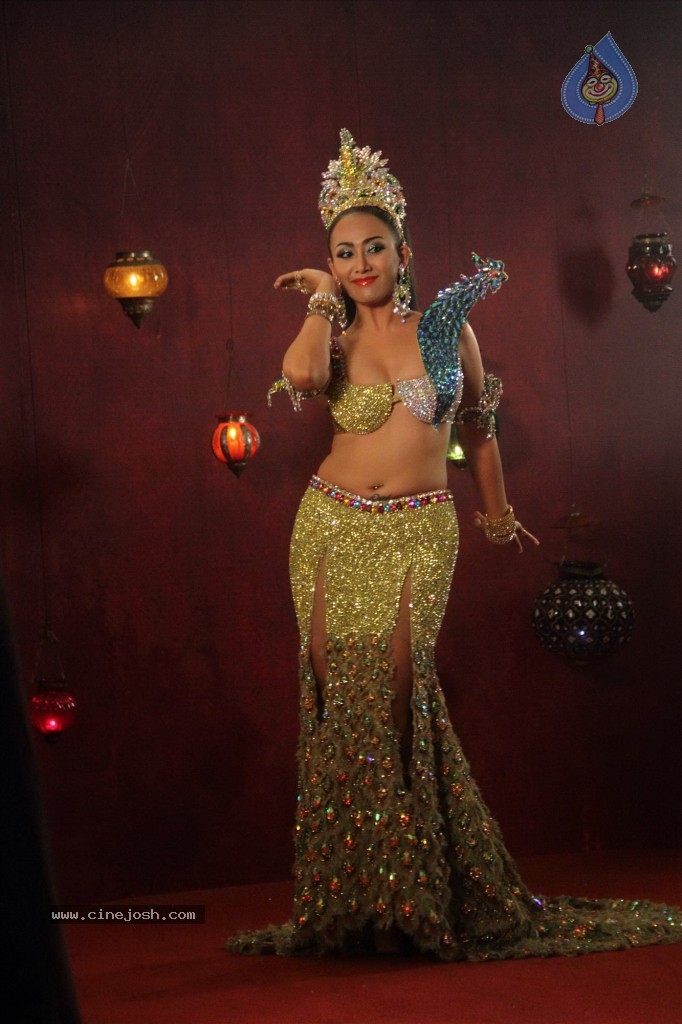 Thai Singer Ann Mitchai Hot Stills - 26 / 39 photos