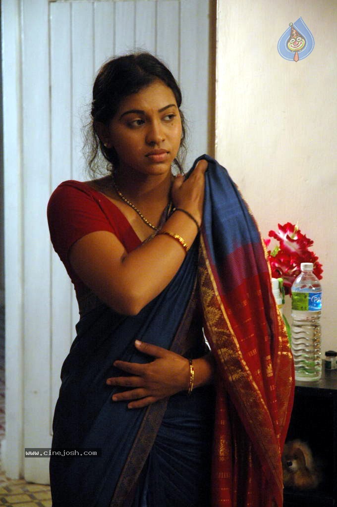 Thenmozhi Thanjavur Movie Hot Stills Photo 24 Of 52 