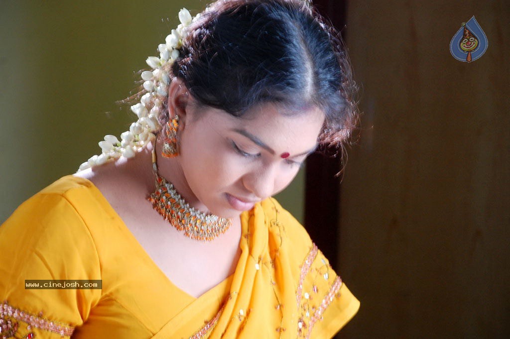 Thenmozhi Thanjavur Movie Hot Stills - 45 / 52 photos