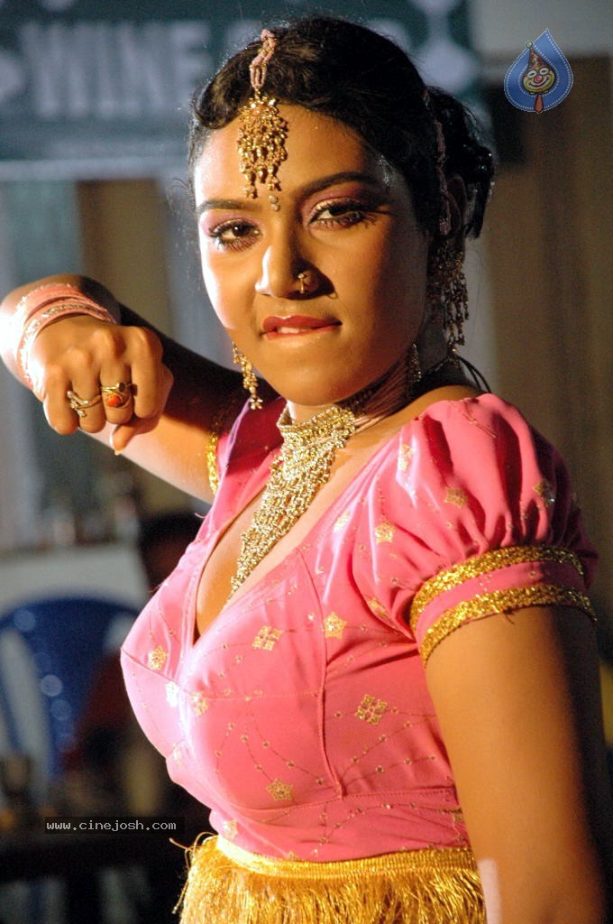 Thenmozhi Thanjavur Movie Hot Stills - 46 / 52 photos