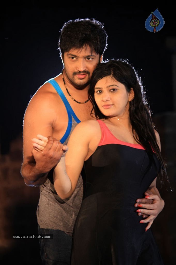 Thoda Adra Sakka Tamil Movie Hot Stills - 4 / 32 photos