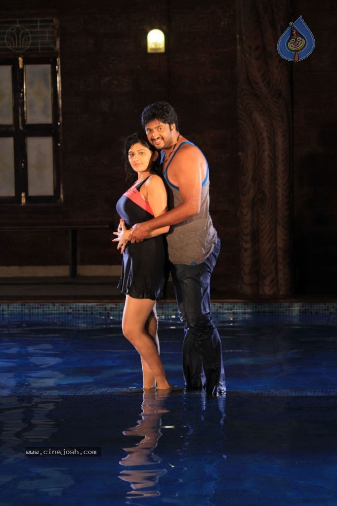 Thoda Adra Sakka Tamil Movie Hot Stills - 5 / 32 photos