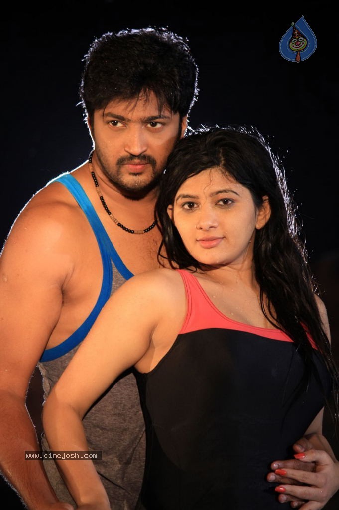 Thoda Adra Sakka Tamil Movie Hot Stills - 7 / 32 photos