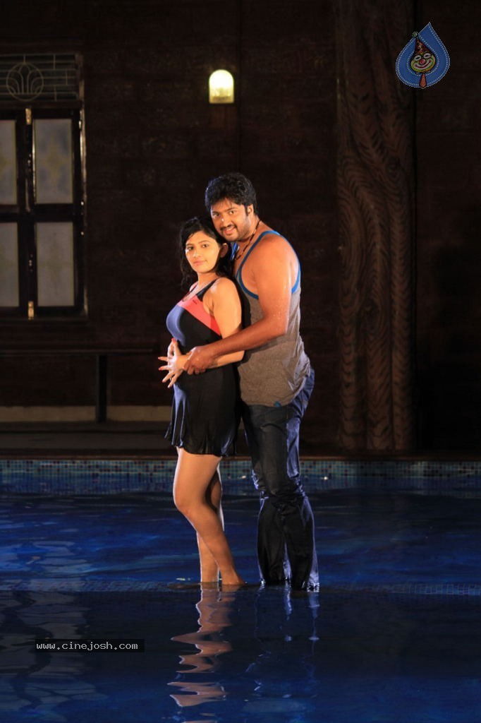 Thoda Adra Sakka Tamil Movie Hot Stills - 9 / 32 photos