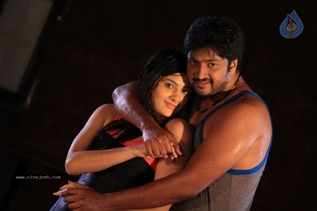 Thoda Adra Sakka Tamil Movie Hot Stills - 10 / 32 photos