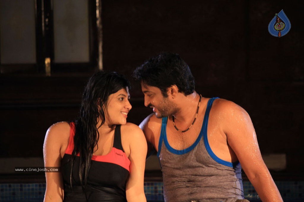 Thoda Adra Sakka Tamil Movie Hot Stills - 21 / 32 photos