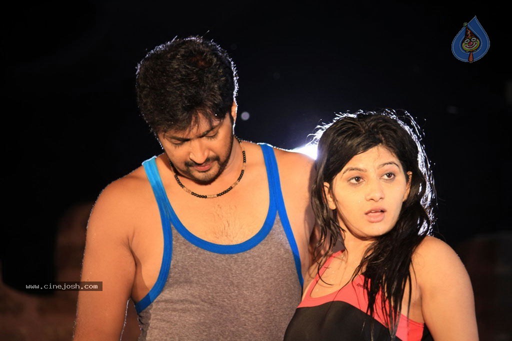 Thoda Adra Sakka Tamil Movie Hot Stills - 23 / 32 photos