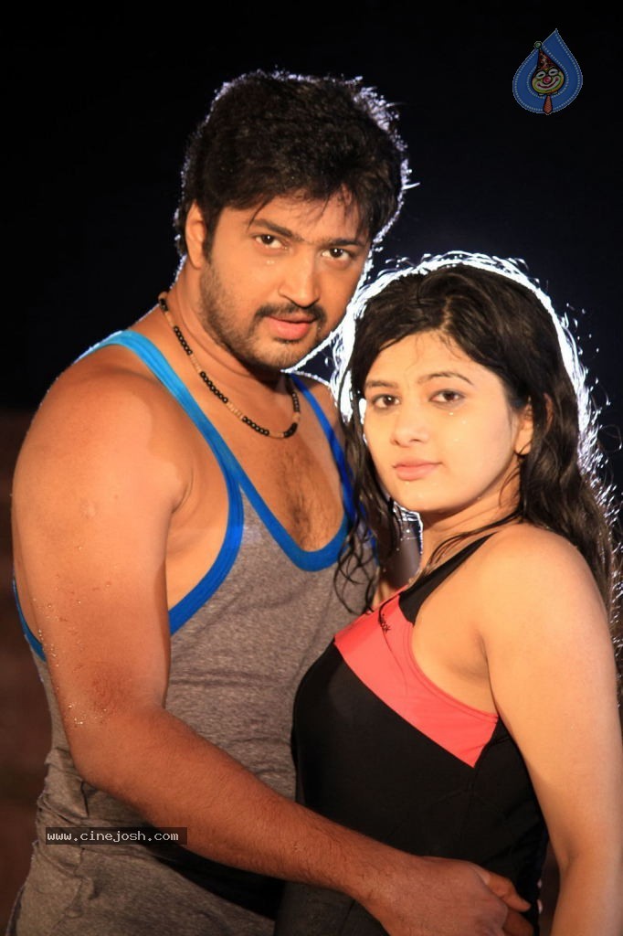 Thoda Adra Sakka Tamil Movie Hot Stills - 24 / 32 photos