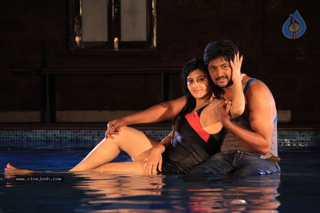 Thoda Adra Sakka Tamil Movie Hot Stills - 28 / 32 photos