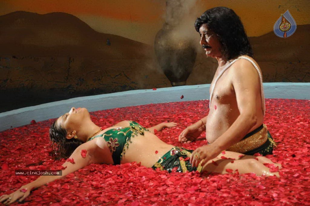Tippaji Circle Item Song Shooting Stills - 10 / 12 photos