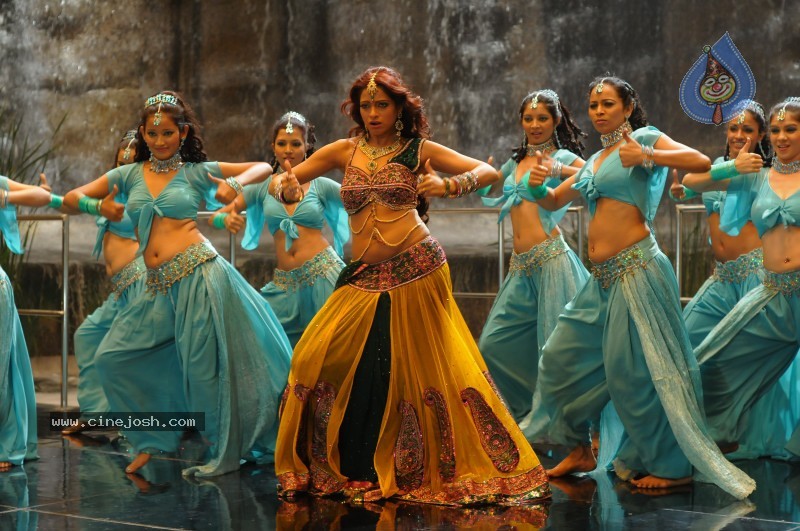 Udaya Bhanu Hot & Spicy Pics - 65 / 119 photos