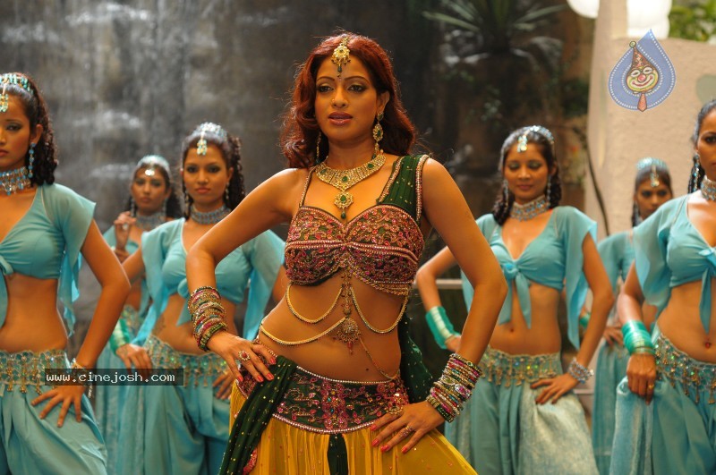 Udaya Bhanu Hot & Spicy Pics - 81 / 119 photos