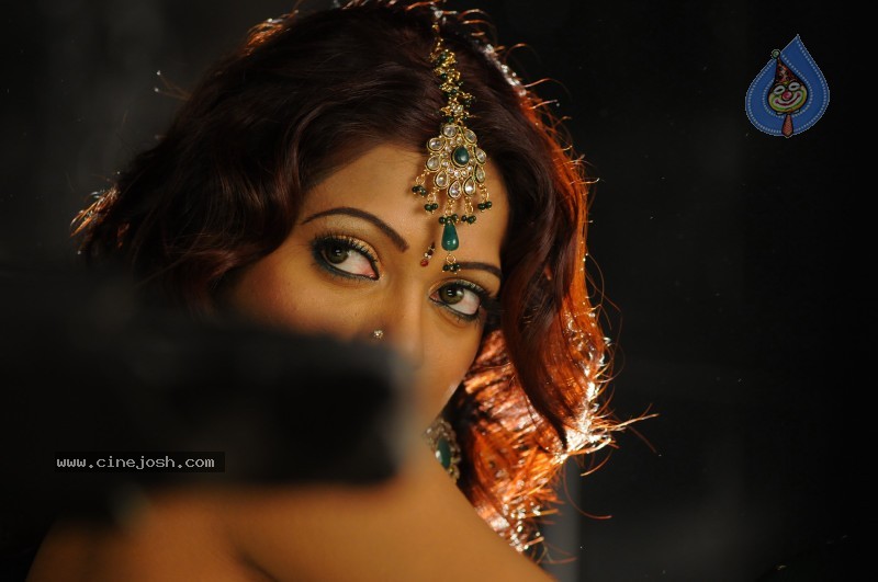 Udaya Bhanu Hot & Spicy Pics - 98 / 119 photos