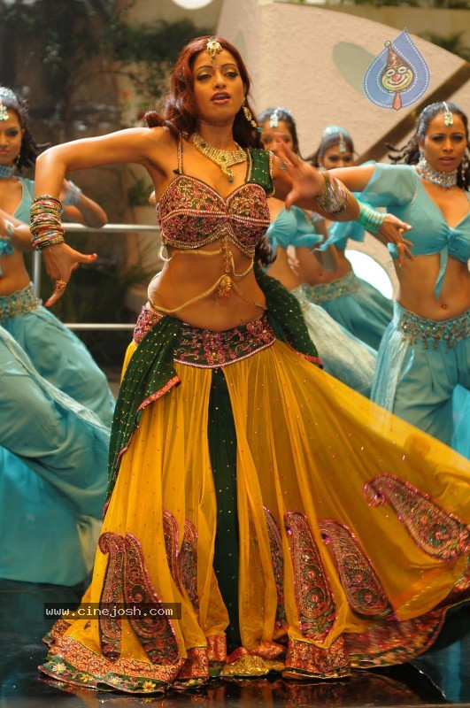 Udaya Bhanu Hot & Spicy Pics - 101 / 119 photos