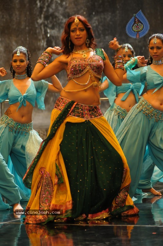 Udaya Bhanu Hot & Spicy Pics - 104 / 119 photos