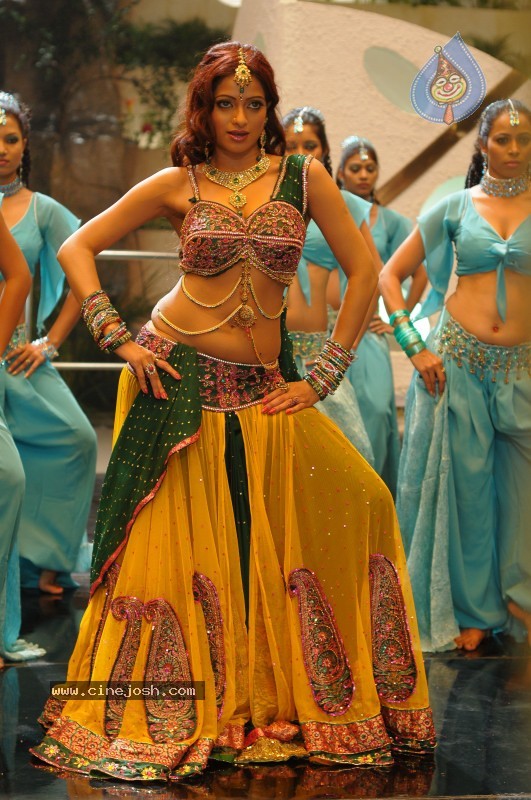 Udaya Bhanu Hot & Spicy Pics - 106 / 119 photos