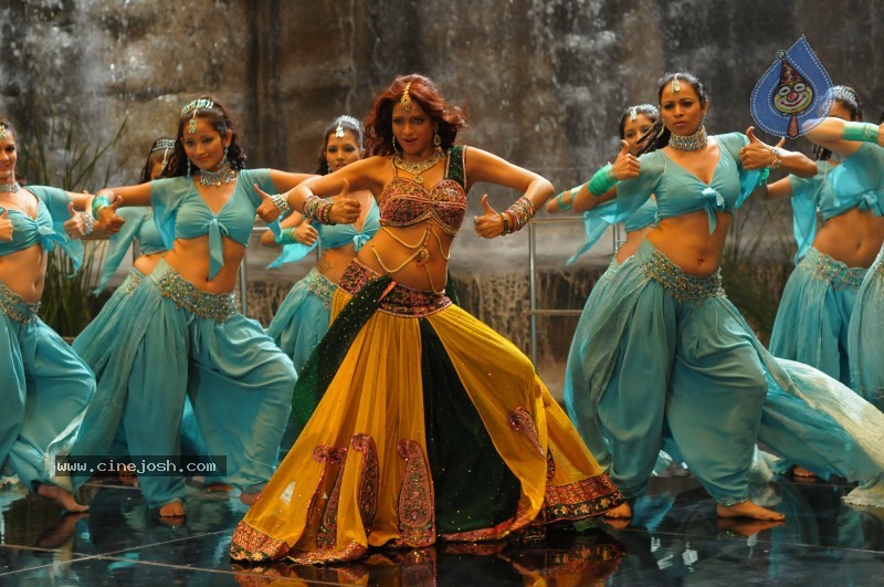 Udaya Bhanu Hot & Spicy Pics - 113 / 119 photos
