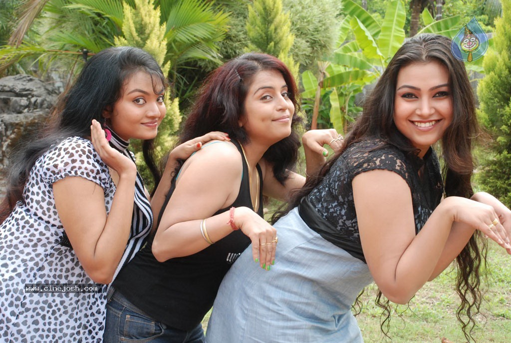 Uyir Ezhuthu Tamil Movie Spicy Stills - 14 / 65 photos