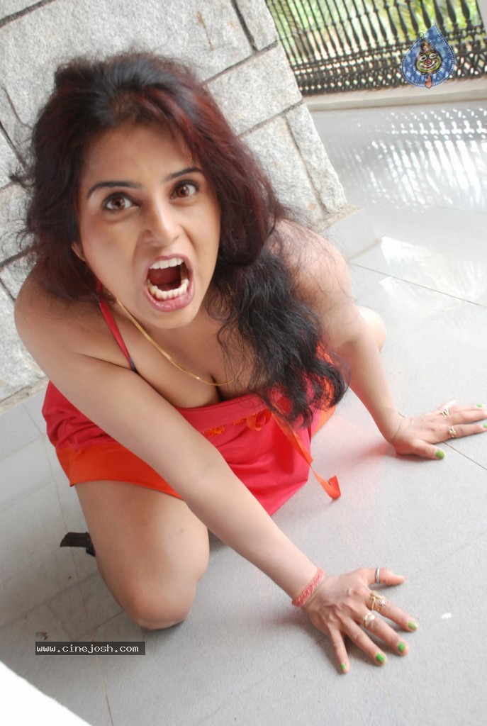 Uyir Ezhuthu Tamil Movie Spicy Stills - 28 / 65 photos