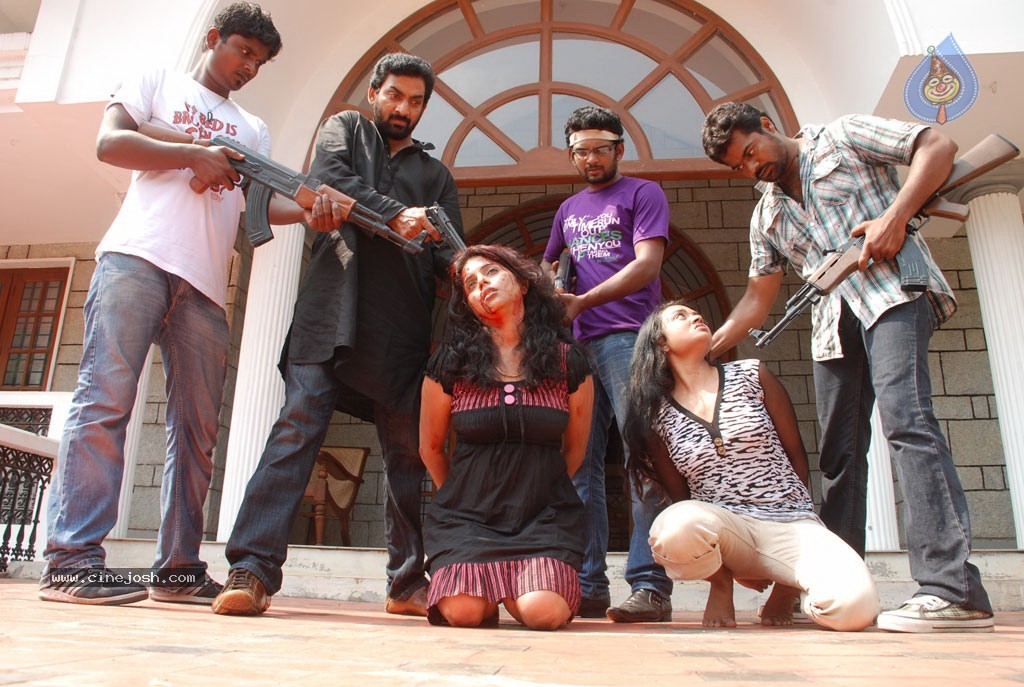 Uyir Ezhuthu Tamil Movie Spicy Stills - 36 / 65 photos