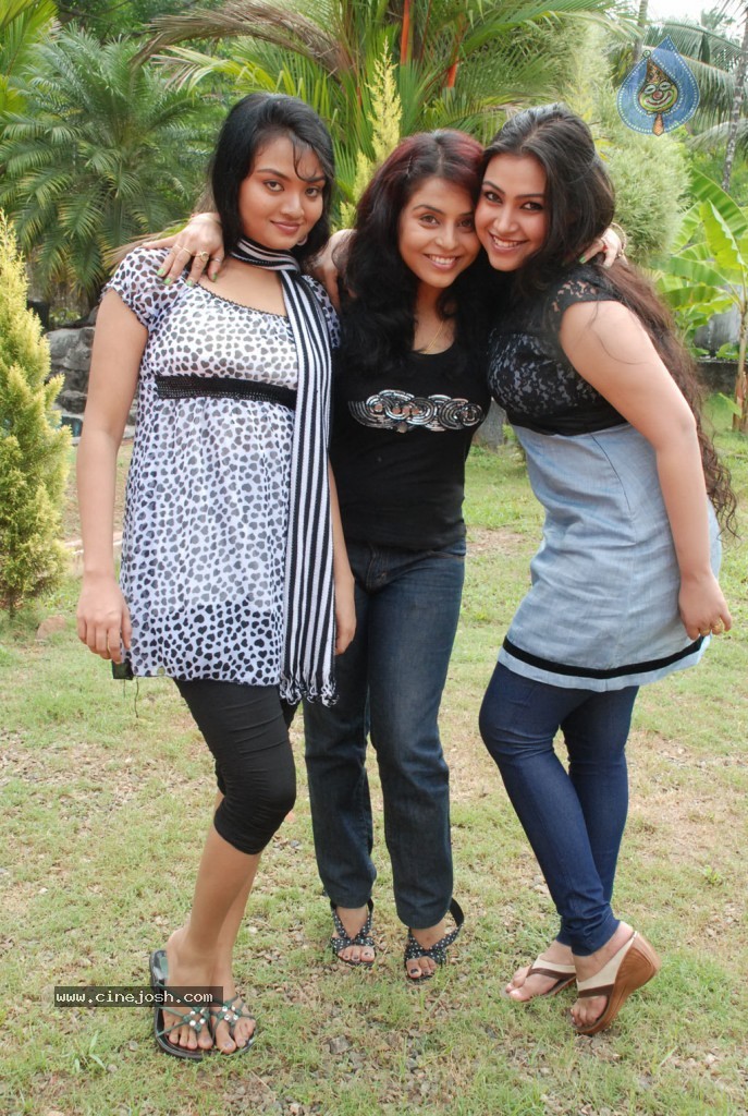 Uyir Ezhuthu Tamil Movie Spicy Stills - 44 / 65 photos