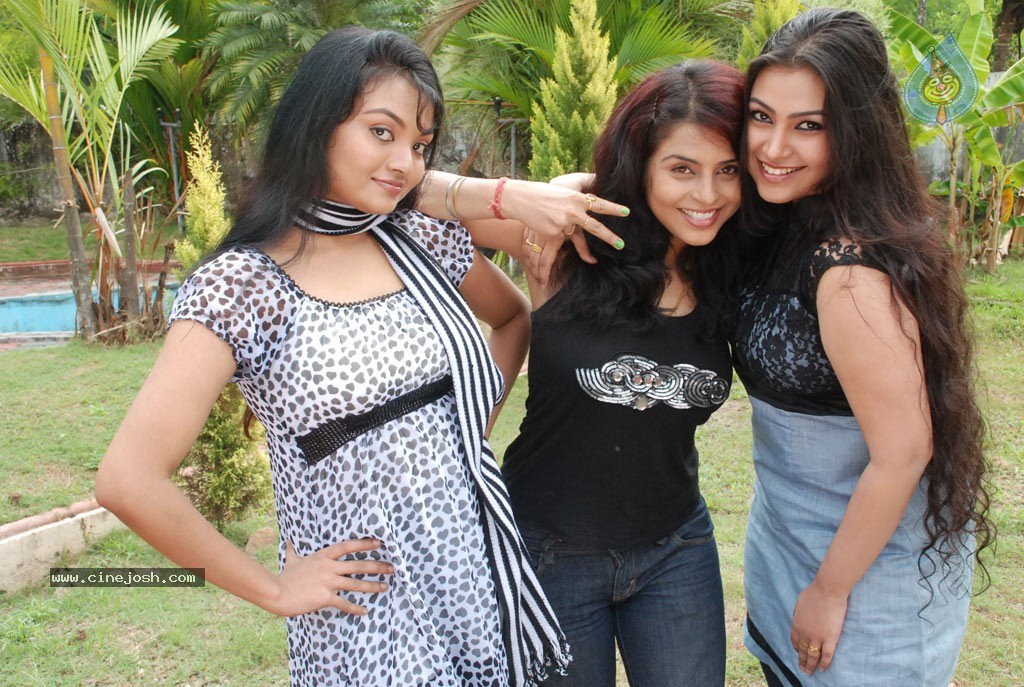 Uyir Ezhuthu Tamil Movie Spicy Stills - 48 / 65 photos
