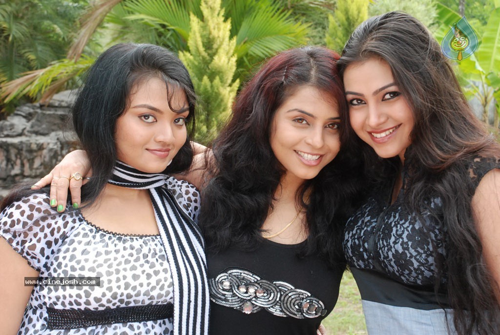 Uyir Ezhuthu Tamil Movie Spicy Stills - 55 / 65 photos