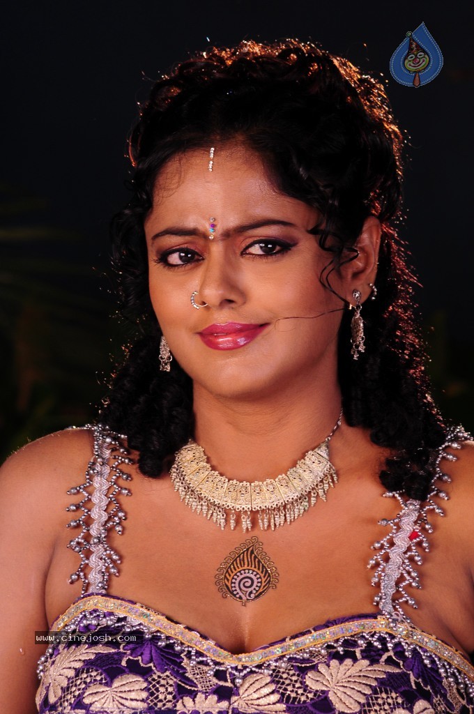 Vahini Hot Gallery - 19 / 78 photos