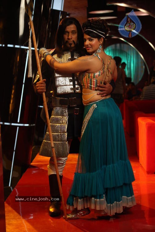 Veedinthe Movie Spicy Song Stills - 32 / 83 photos