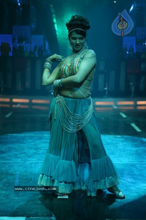 Veedinthe Movie Spicy Song Stills - 36 / 83 photos