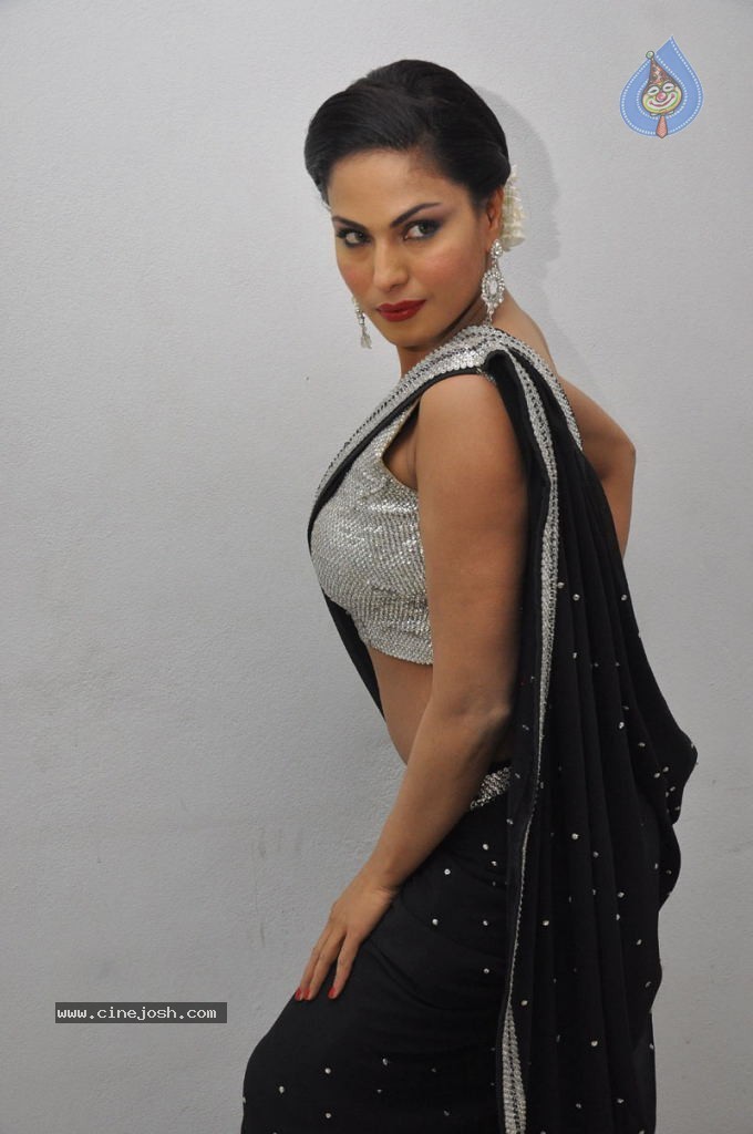 Veena Malik Hot Stills - 6 / 68 photos