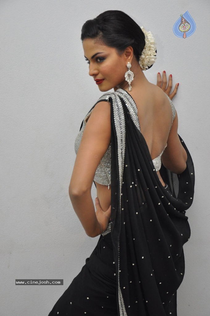 Veena Malik Hot Stills - 66 / 68 photos
