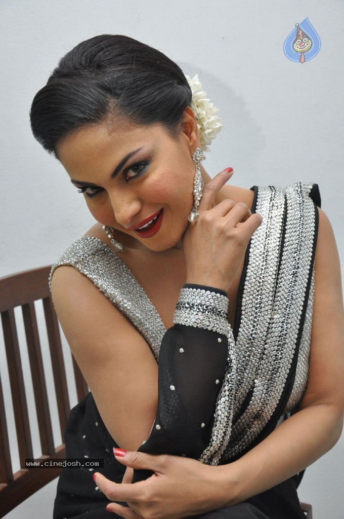 Veena Malik Hot Stills - 68 / 68 photos