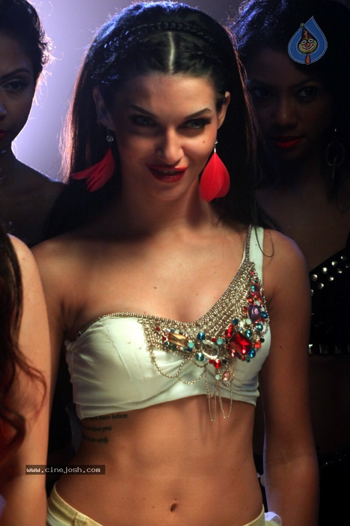 Vetadu Ventadu Movie Item Song Stills - 20 / 105 photos