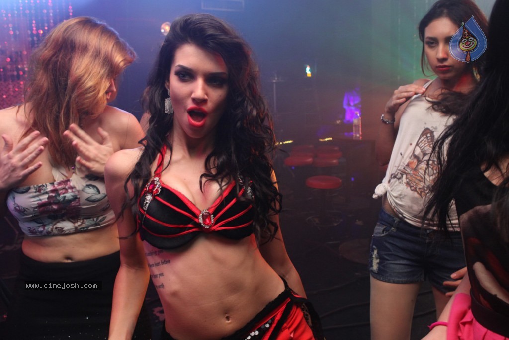 Vetadu Ventadu Movie Item Song Stills - 38 / 105 photos