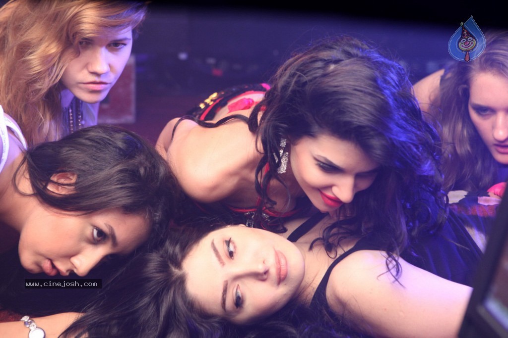 Vetadu Ventadu Movie Item Song Stills - 47 / 105 photos