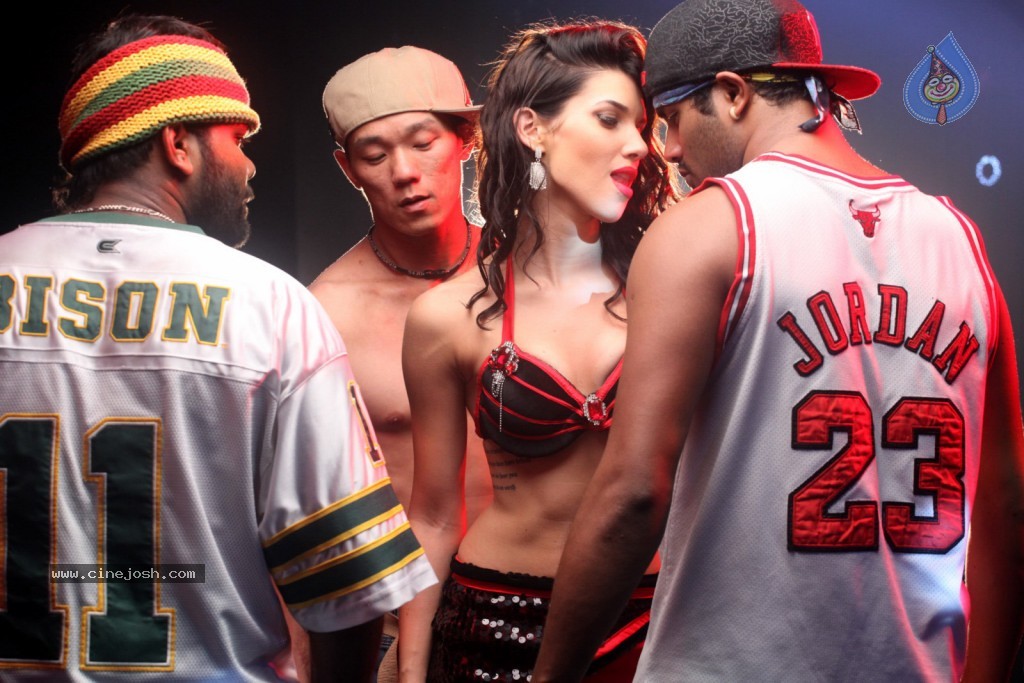 Vetadu Ventadu Movie Item Song Stills - 90 / 105 photos