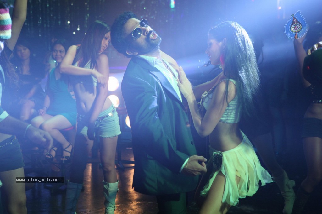 Vetadu Ventadu Movie Item Song Stills - 98 / 105 photos