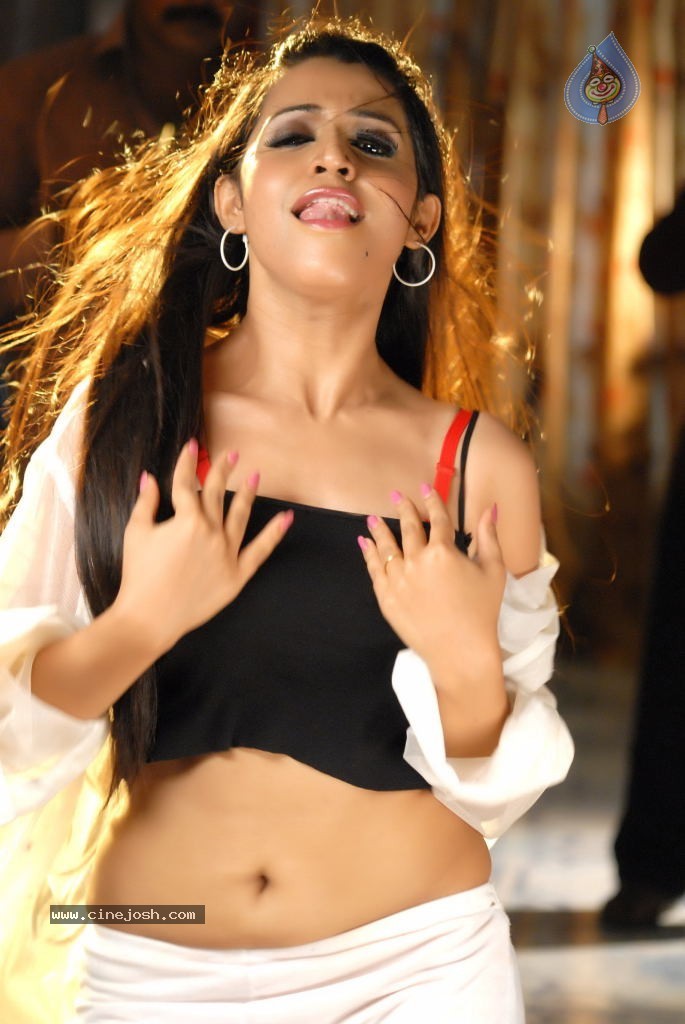 Vettaiyadu Tamil Movie Spicy Stills - 2 / 12 photos