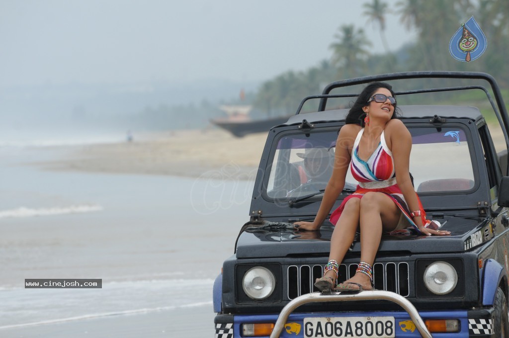 Vimala Raman Latest Spicy Stills - 20 / 25 photos