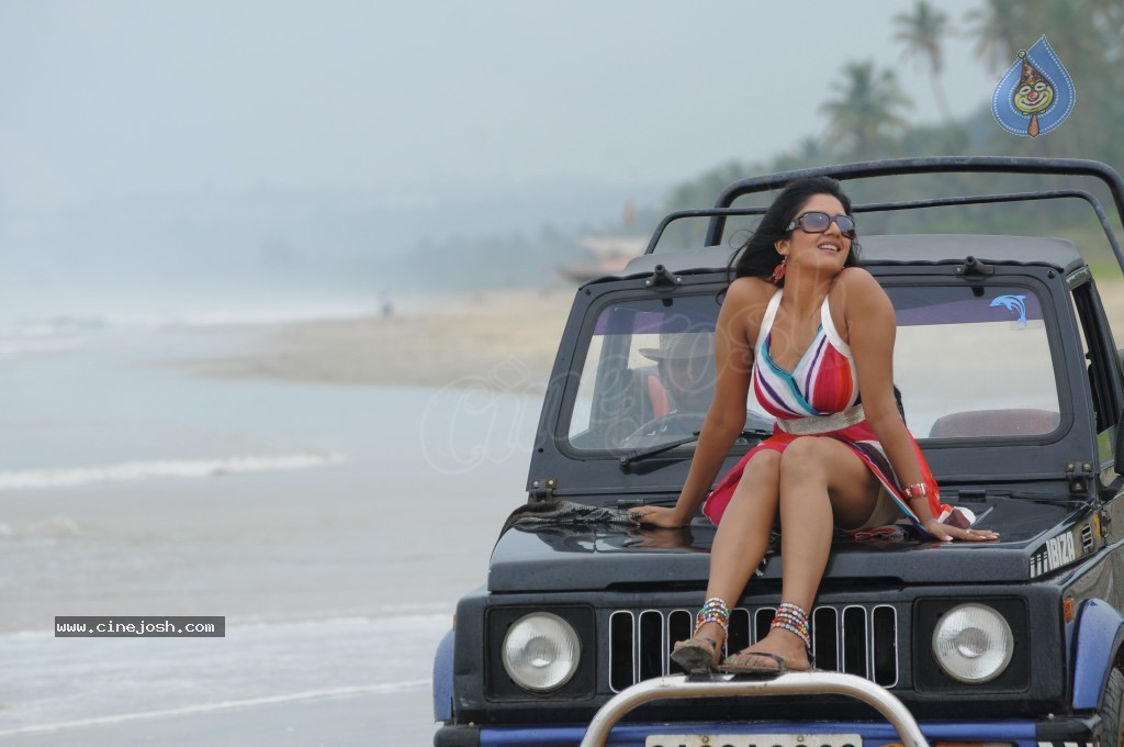 Vimala Raman Latest Spicy Stills - 24 / 25 photos