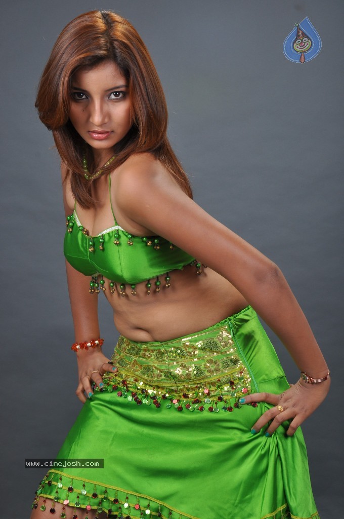 Vinni Spicy Stills - 20 / 50 photos