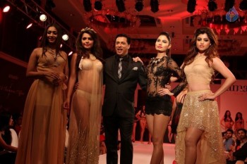 Madhur Bhandarkar Calendar Girls Fashion Show Photos - 30 of 83