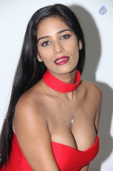 Poonam Pandey Hot Pics - 31 of 31